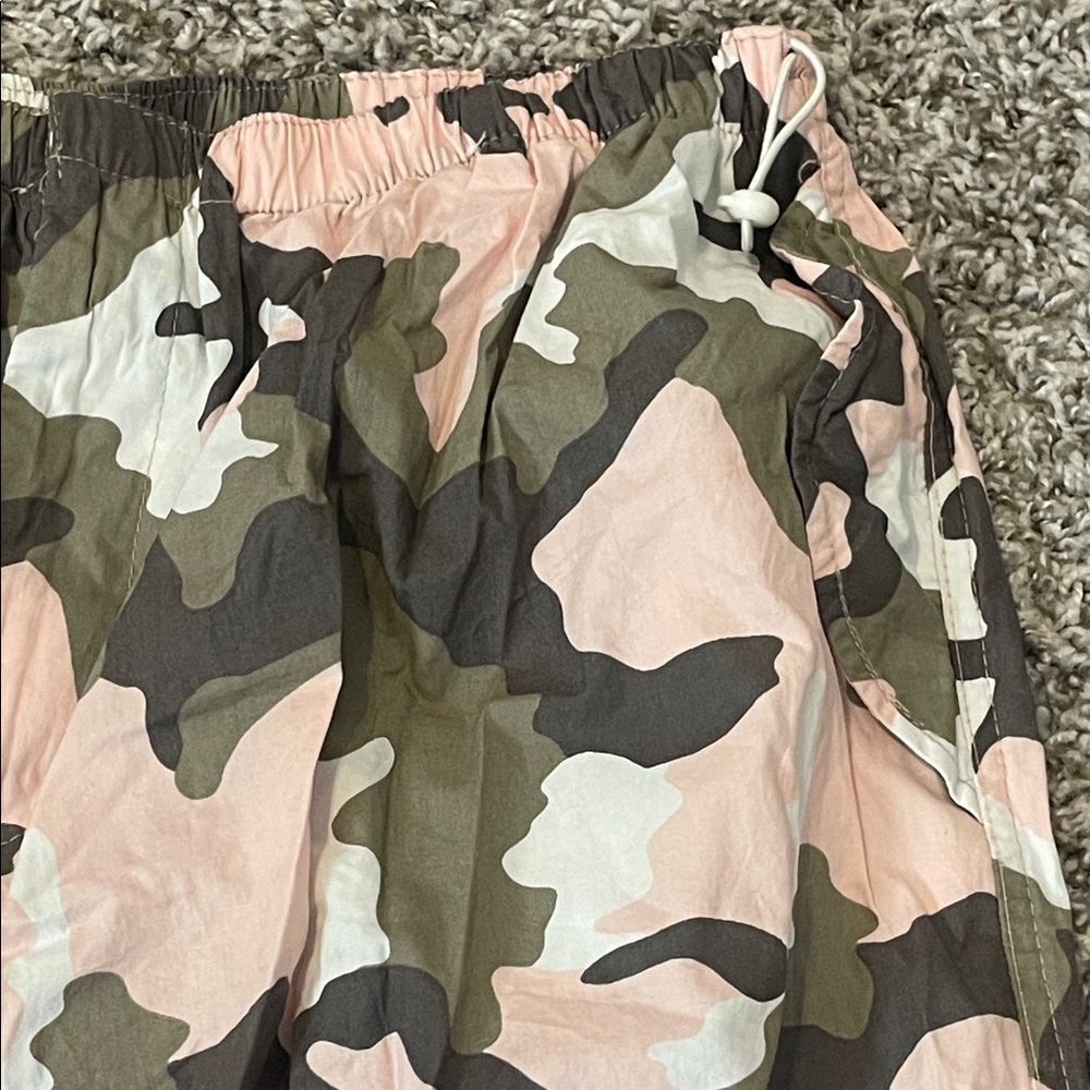 Women’s XL Camouflage Cargo Pants - Picture 6 of 14